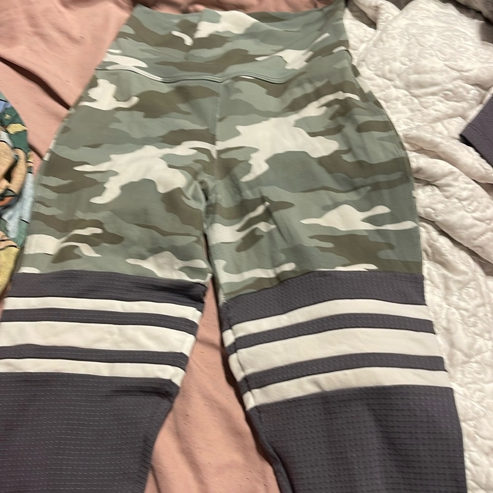 NWT Bombshell Sportswear Camo Print Leggings. Without pockets.
